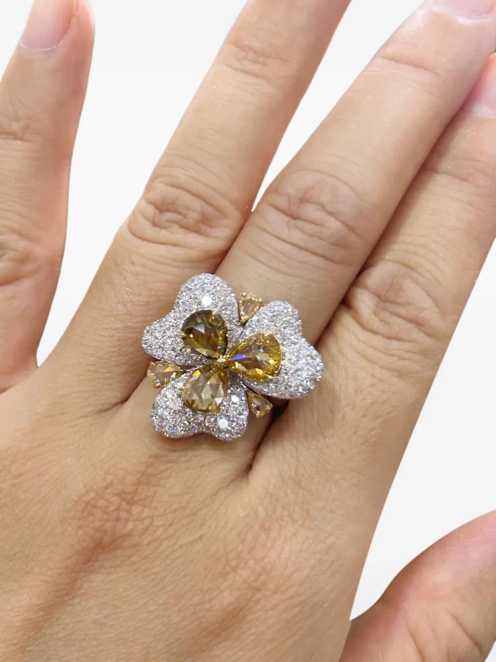 18K white gold diamond ring