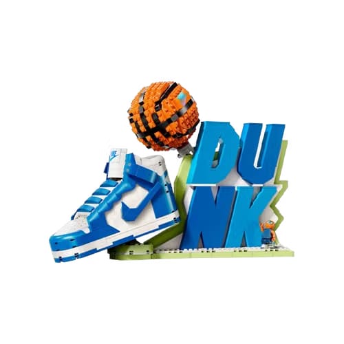 Nike Dunk x LEGO Set Sneaker-Building Kit with Exclusive Minifigure