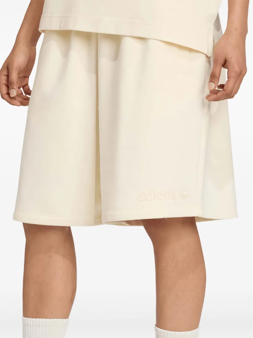 elastic-waistband logo shorts