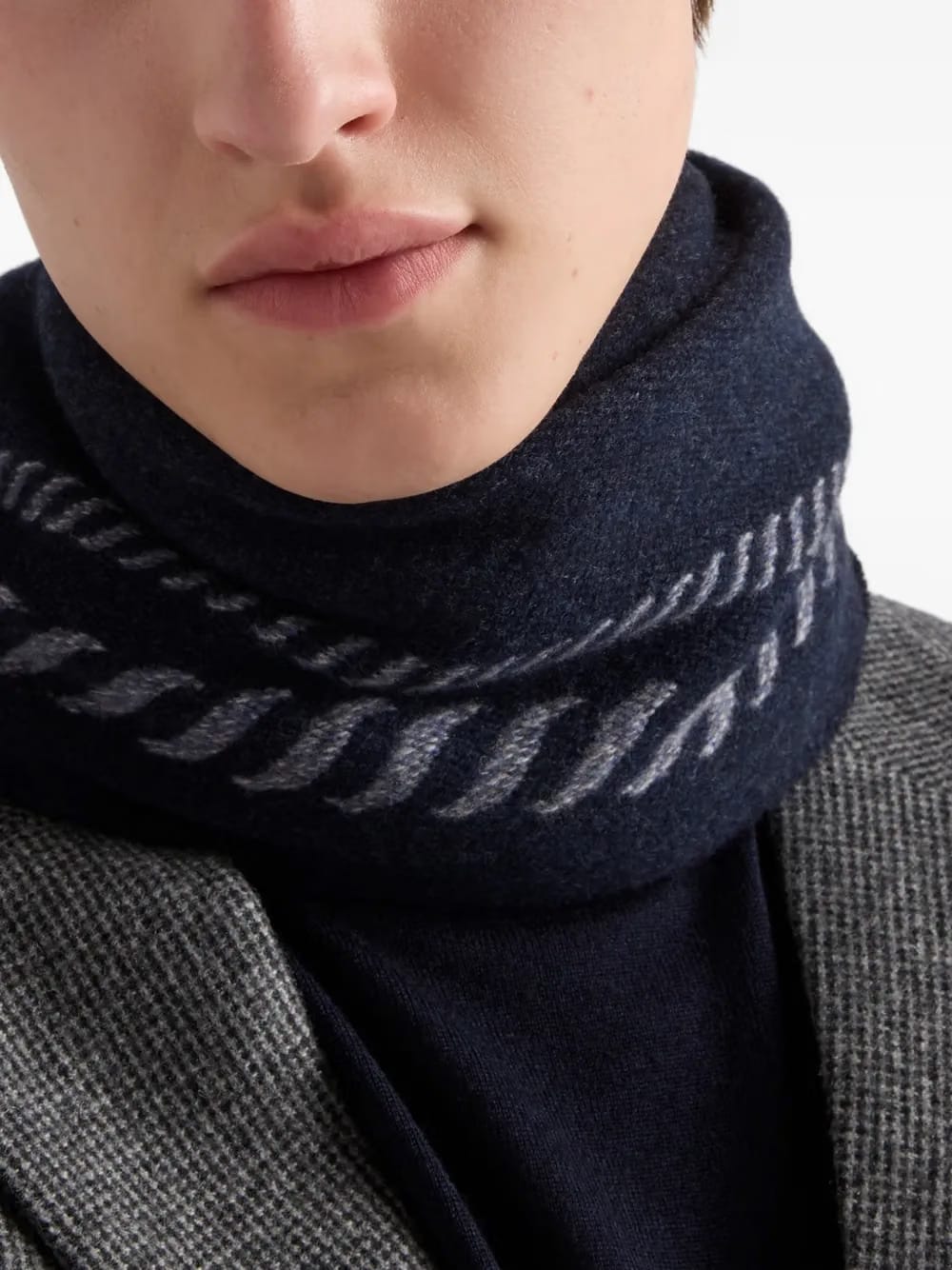 fringe-detail scarf
