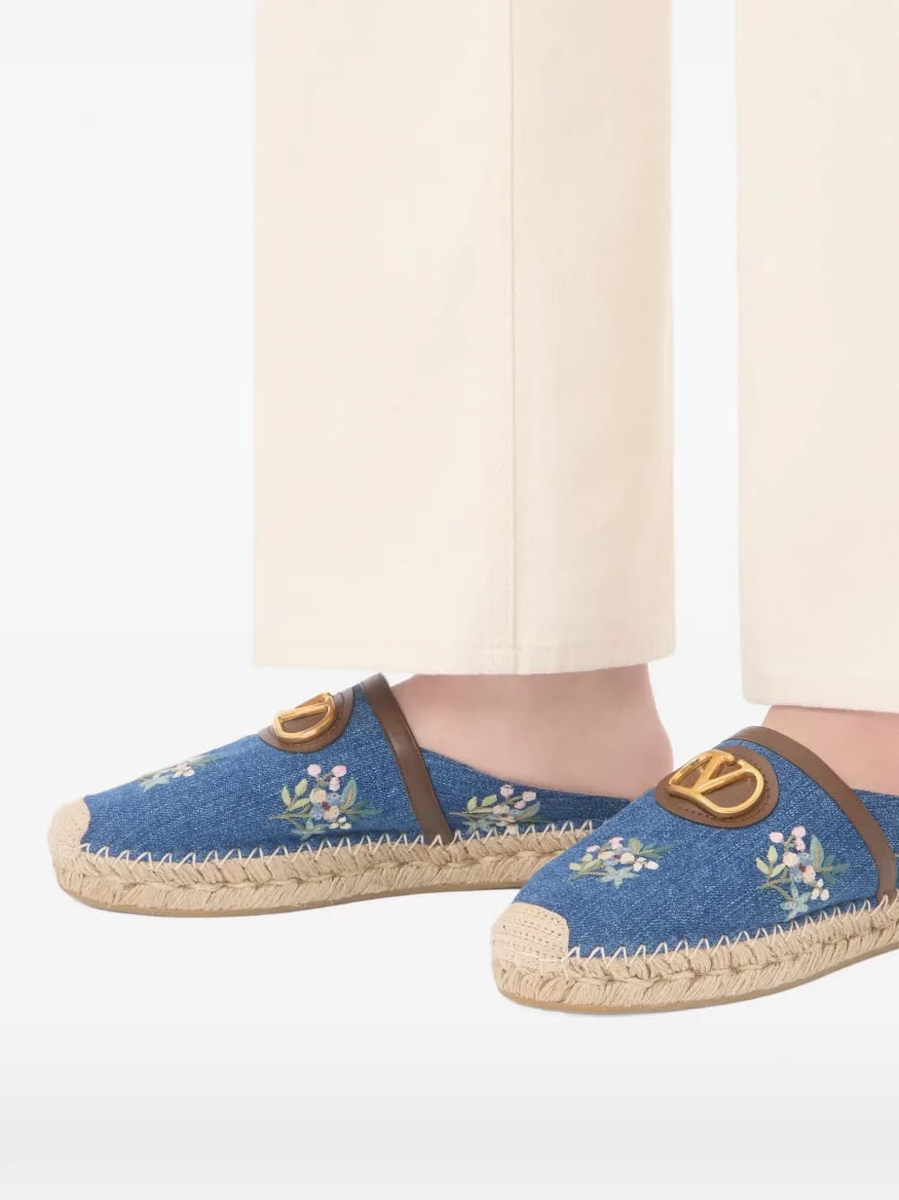 VLogo Signature mules in denim with floral embroidery 25mm