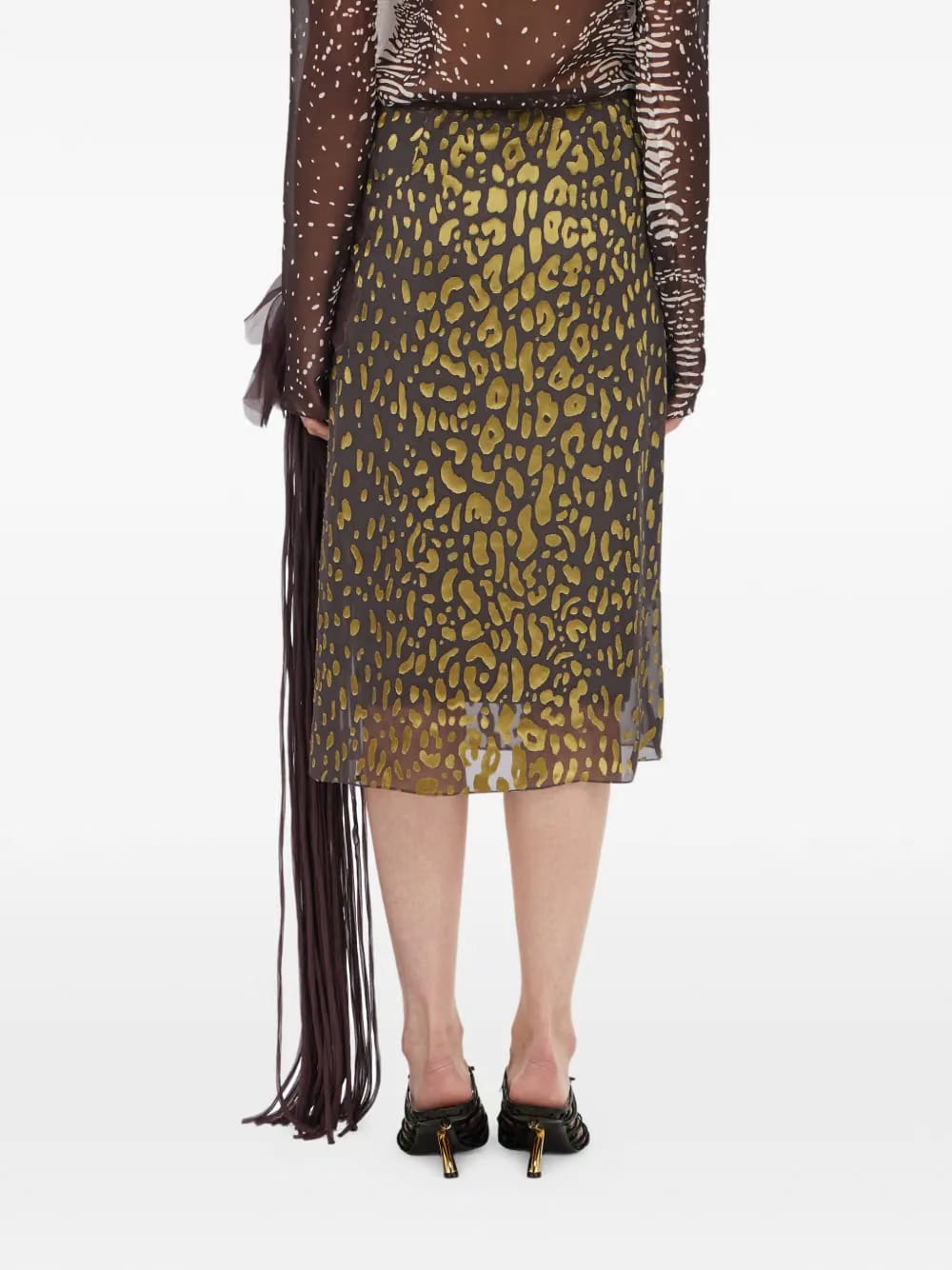 skirt with flower detail