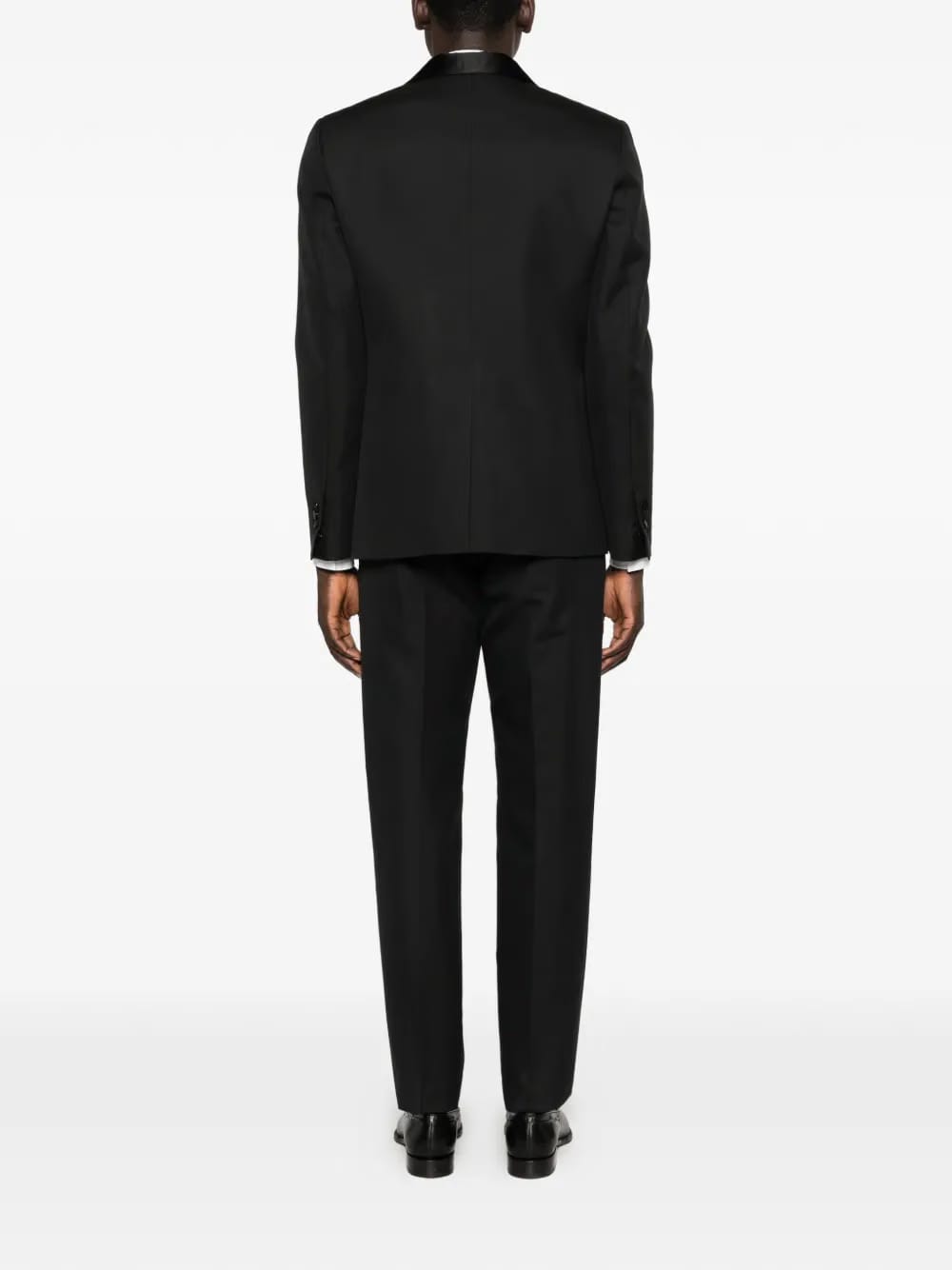 lapel single-breasted suit