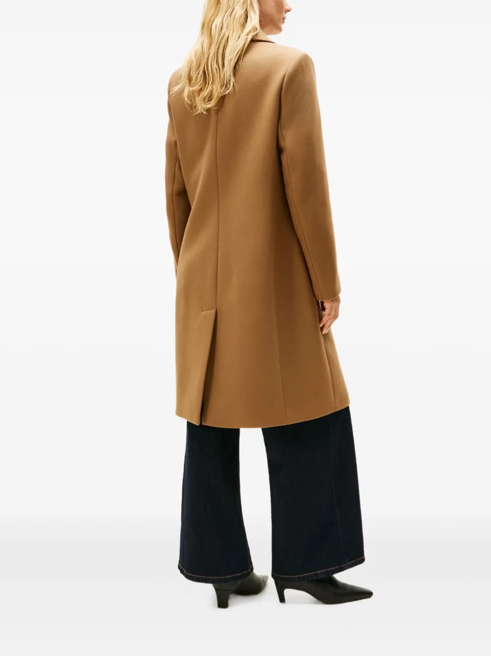 buttoned single-breasted coat