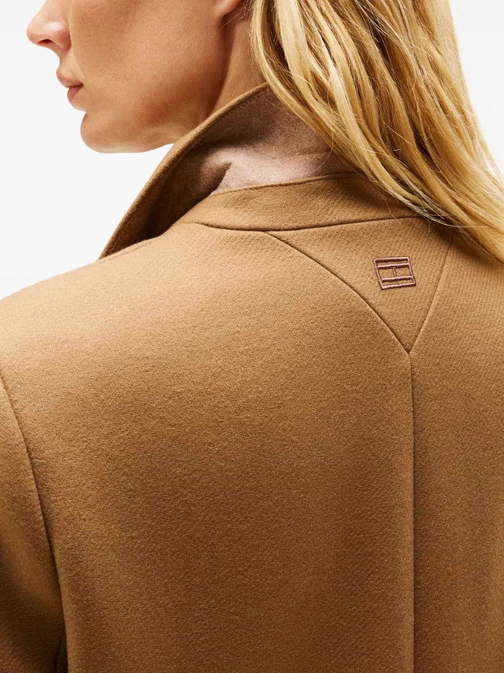 buttoned single-breasted coat