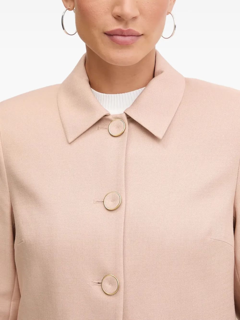 buttoned-pocketed jacket