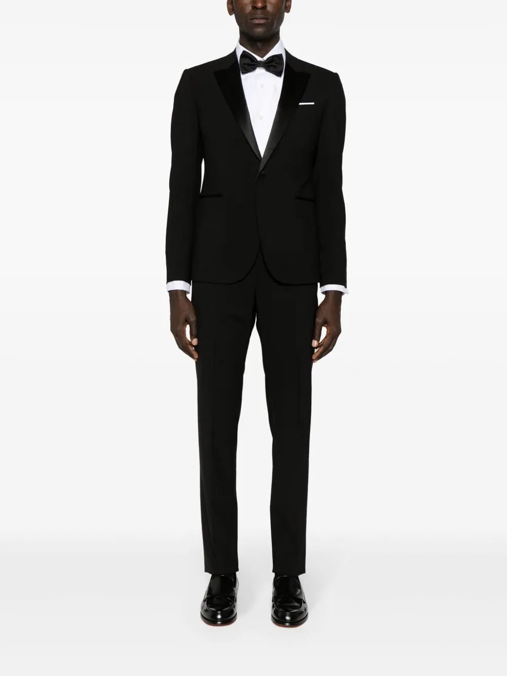 single-breasted tailored suit