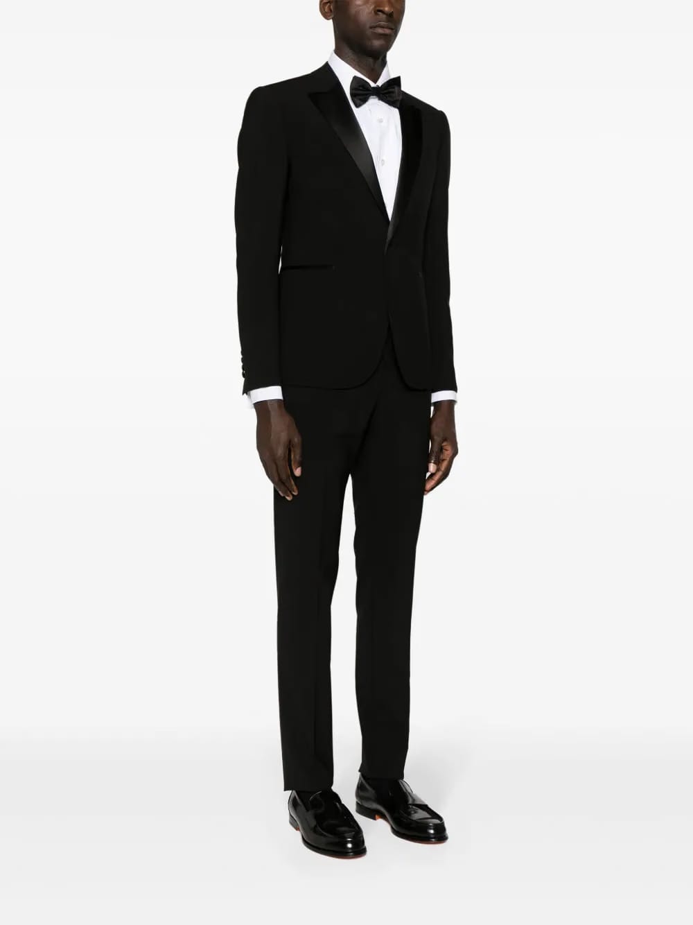 single-breasted tailored suit