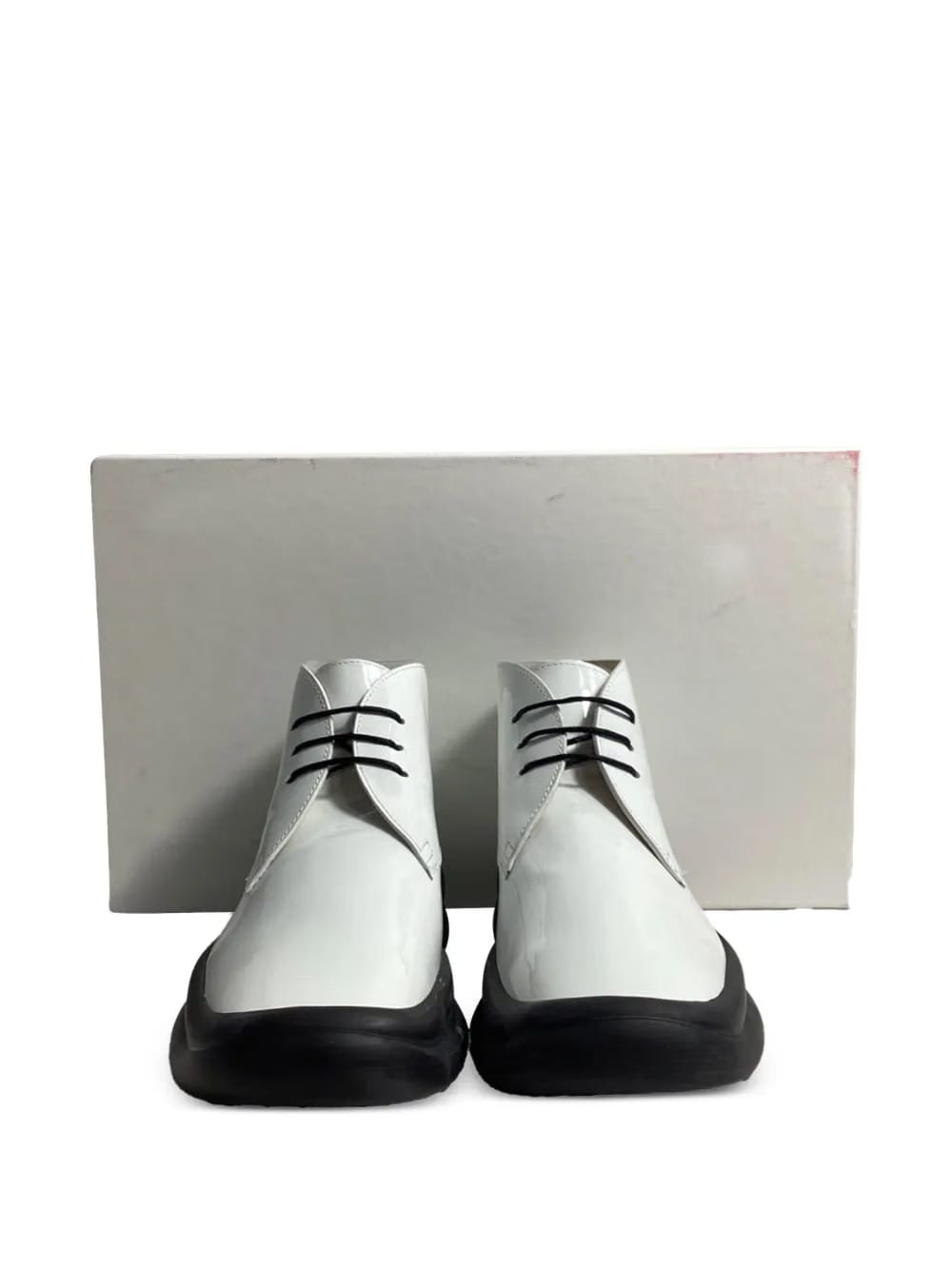 lace-up fastening patent leather boots