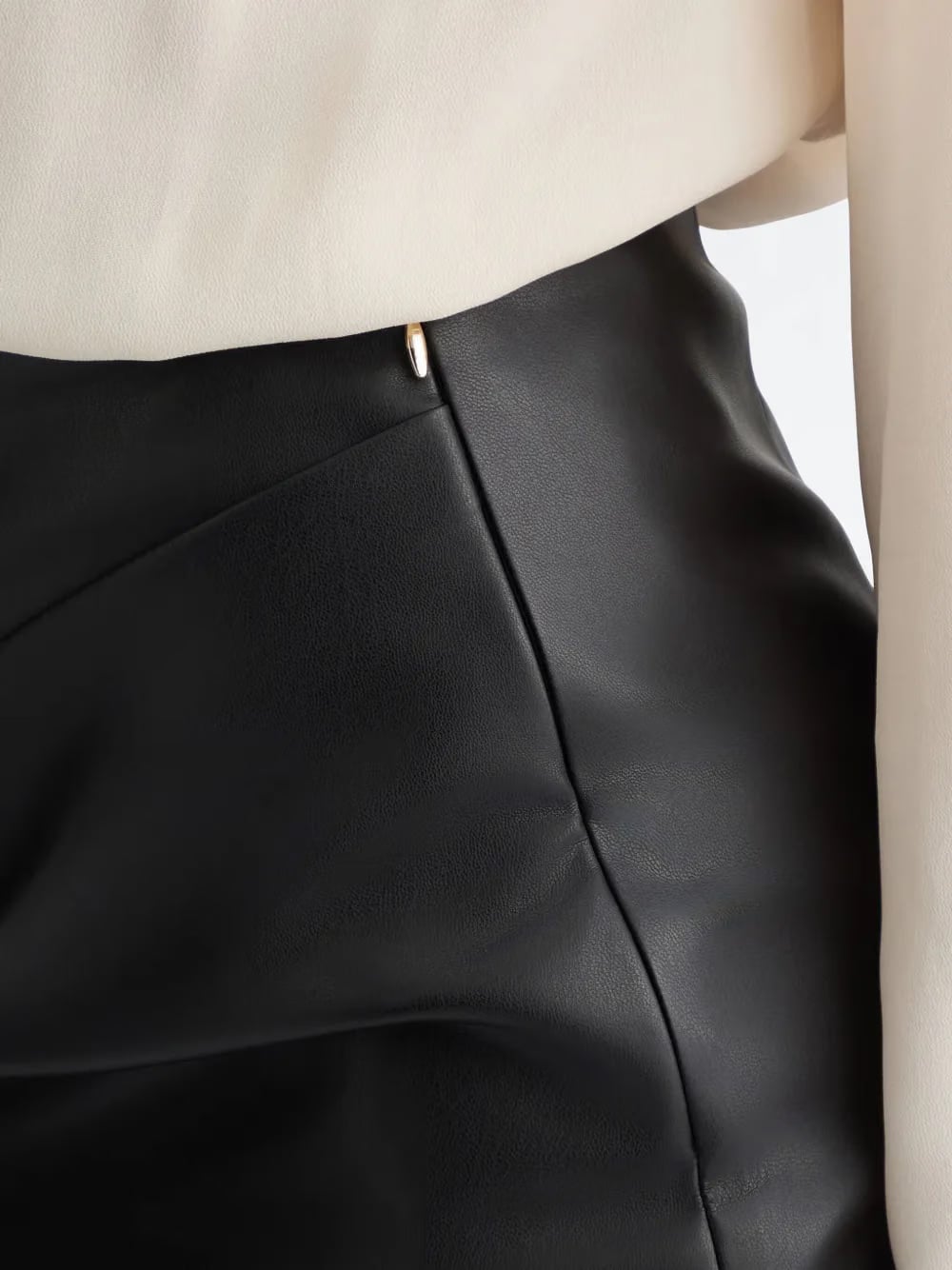 bow-detailing mini skirt
