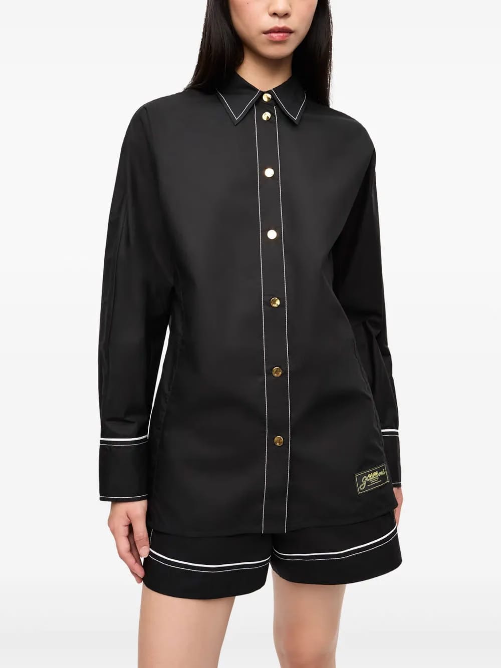 contrasting shirt