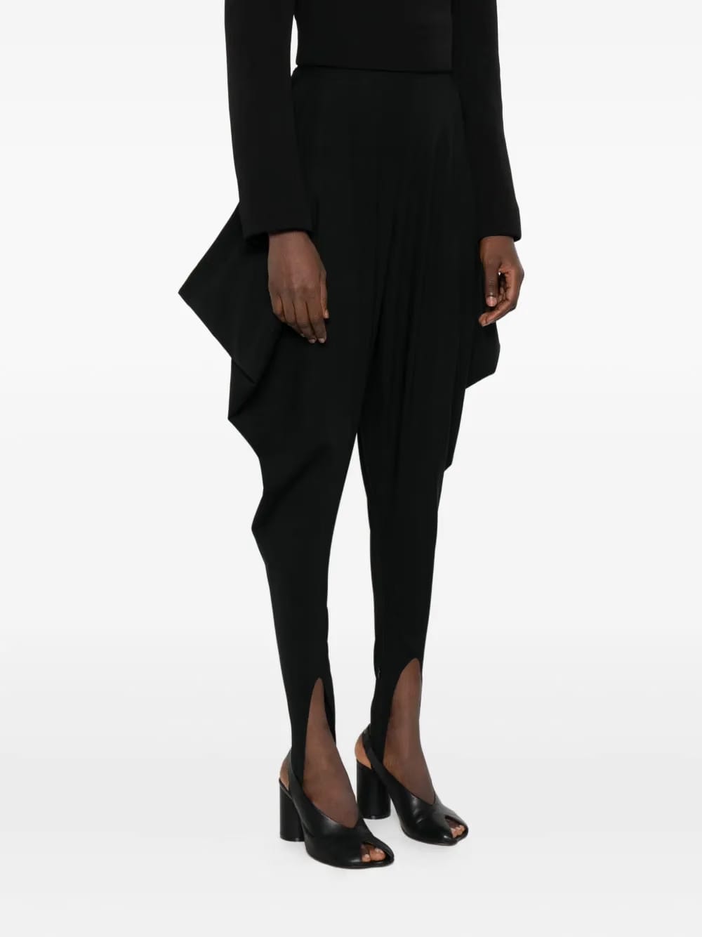 foot-strap stirrup trousers