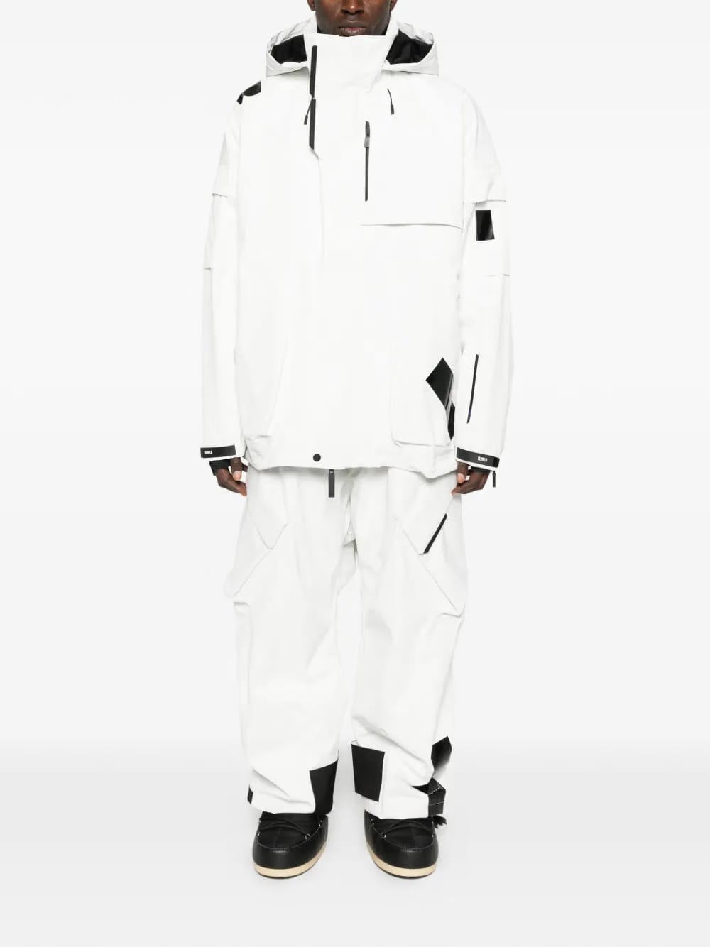 zip-fastening ski jacket