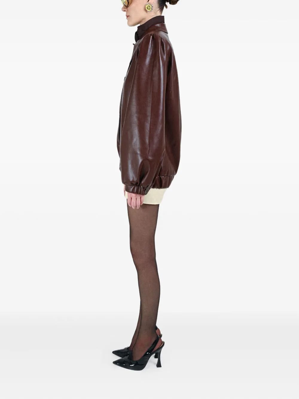 button-fastening collar-pointed jacket
