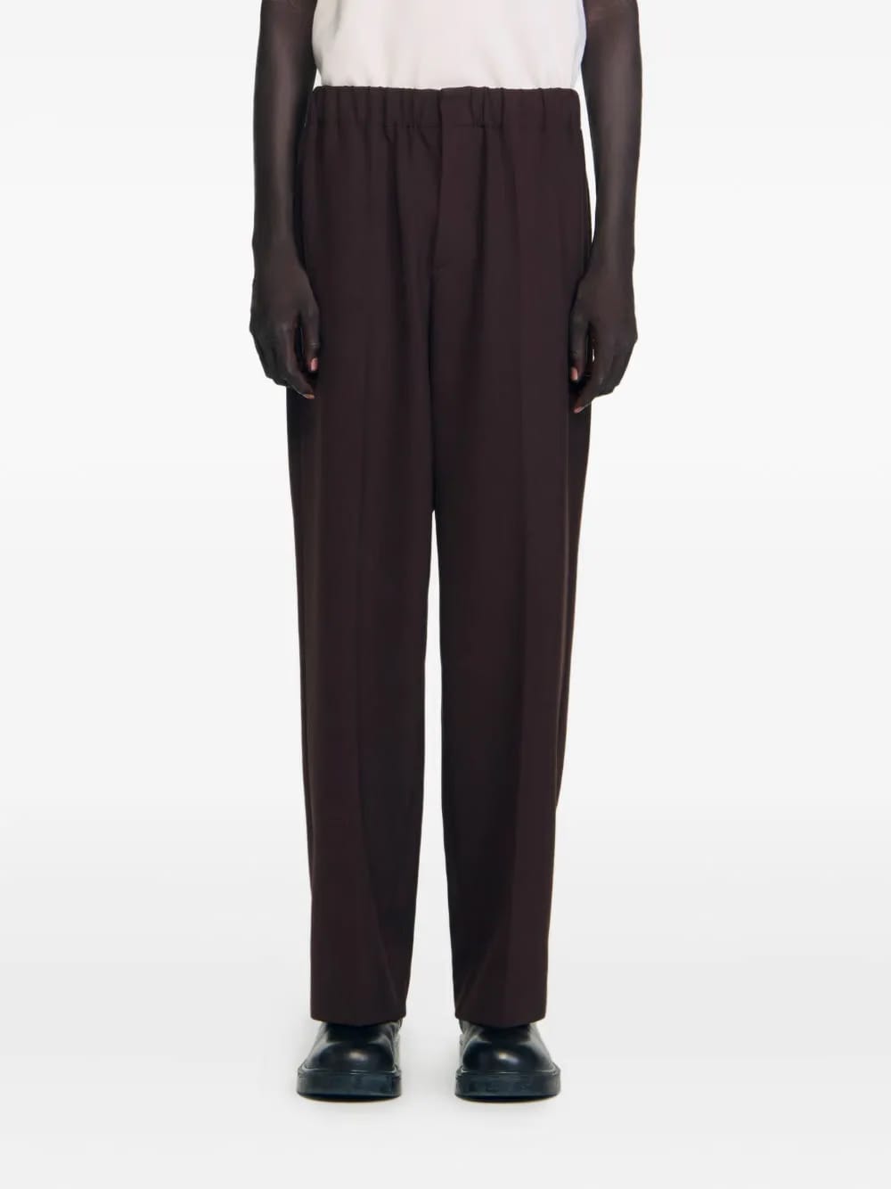 elastic-waist pleated trousers