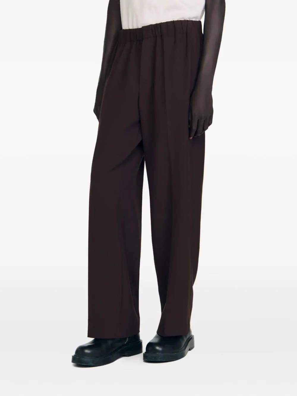 elastic-waist pleated trousers