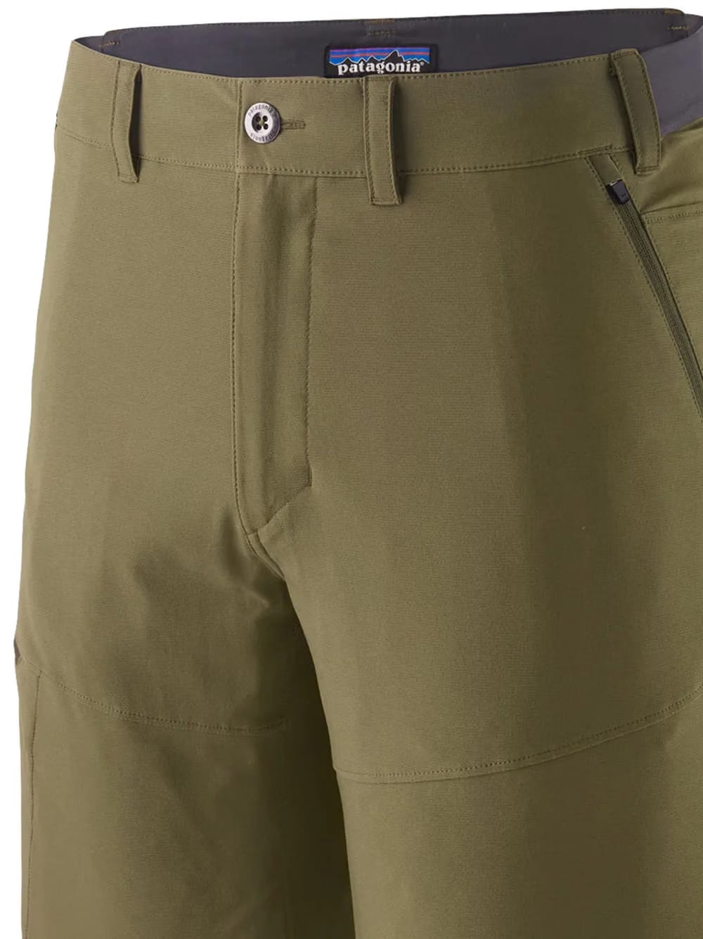 pocket-fastening shorts