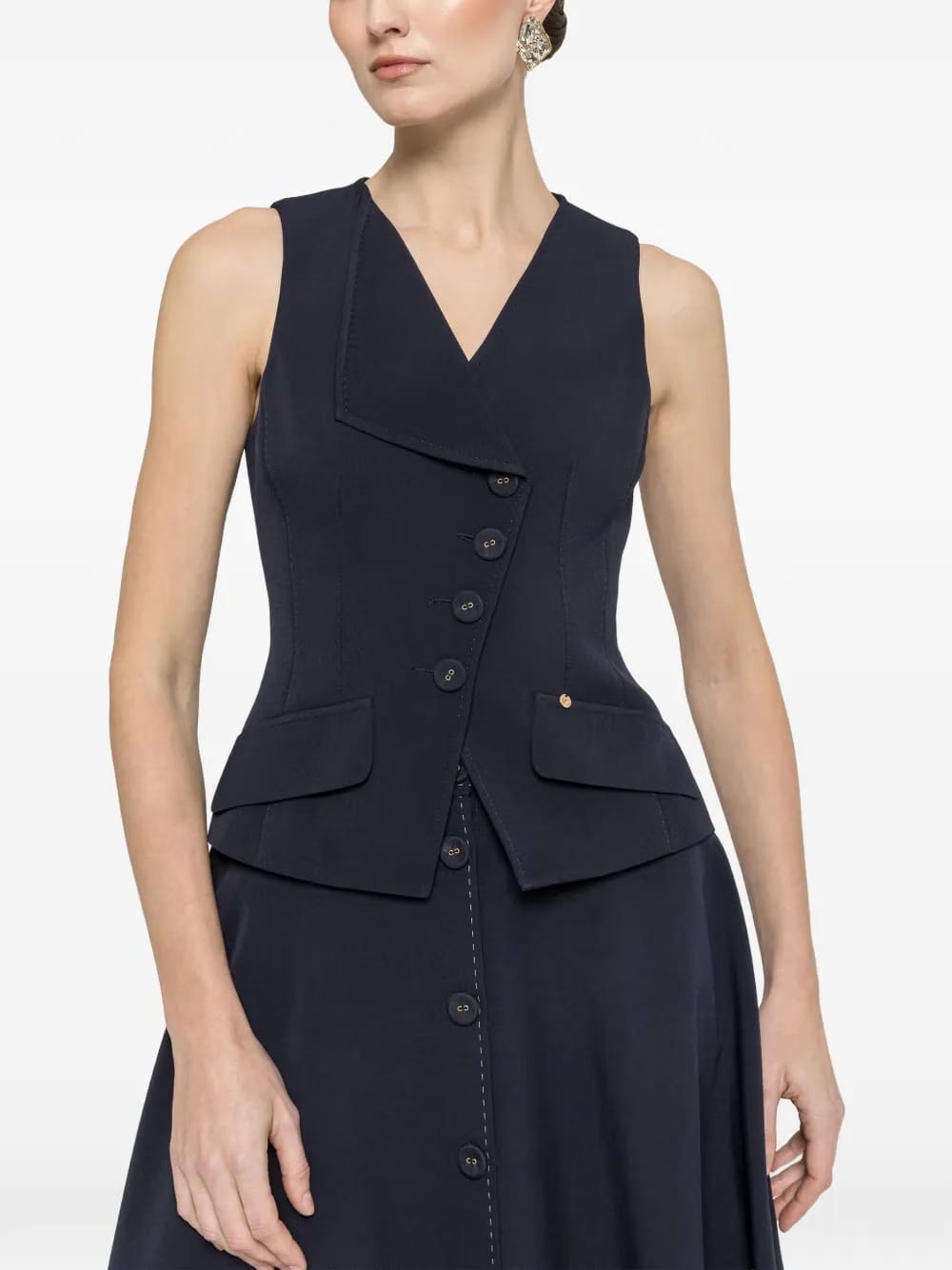 single-breasted tailored vest