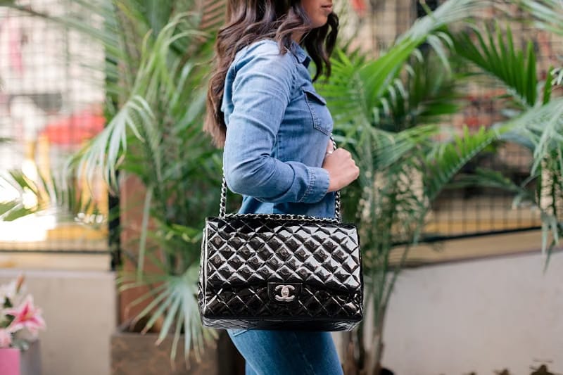 Chanel Classic Double Flap Quilted Patent Leather Silver-tone Jumbo Black