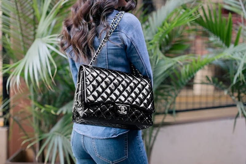 Chanel Classic Double Flap Quilted Patent Leather Silver-tone Jumbo Black