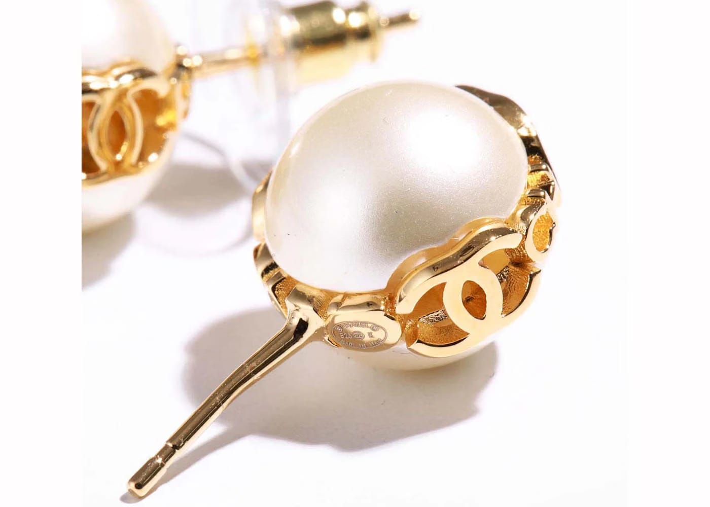Chanel Logo Pearl Earrings Gold/Pearl (ABB595)