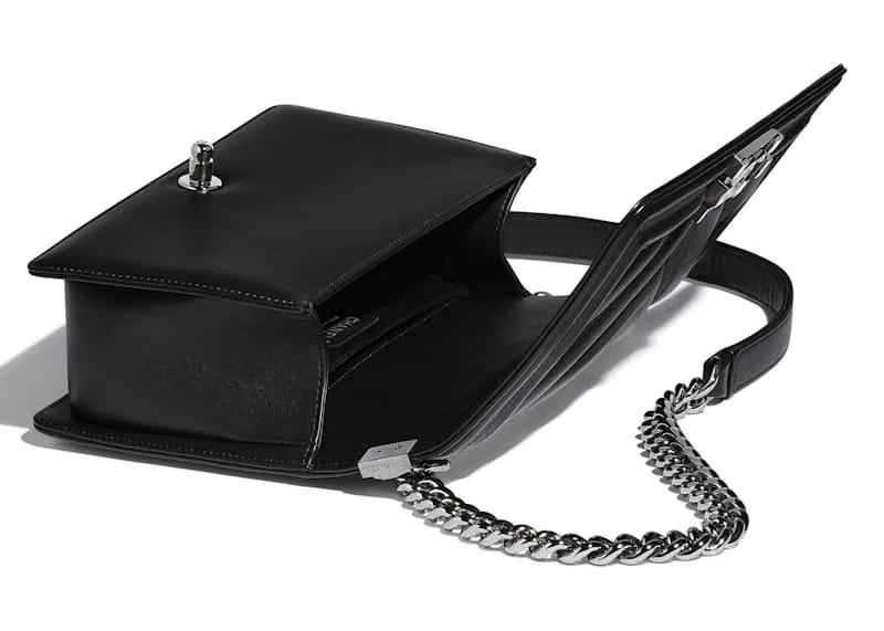 Chanel Boy Handbag Chevron Calfskin Ruthenium-tone Black