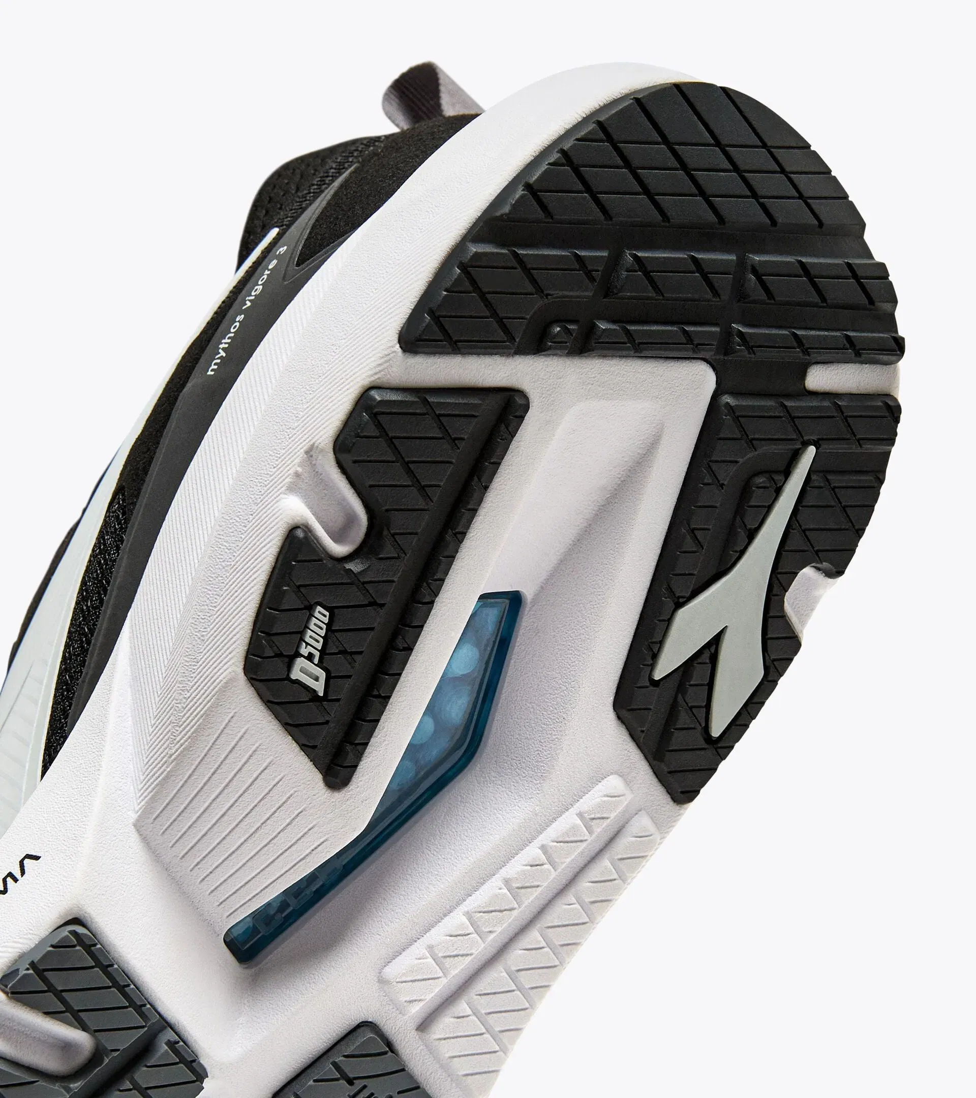 Diadora Mythos Blushield Vigore 3 Black/White (C7406)