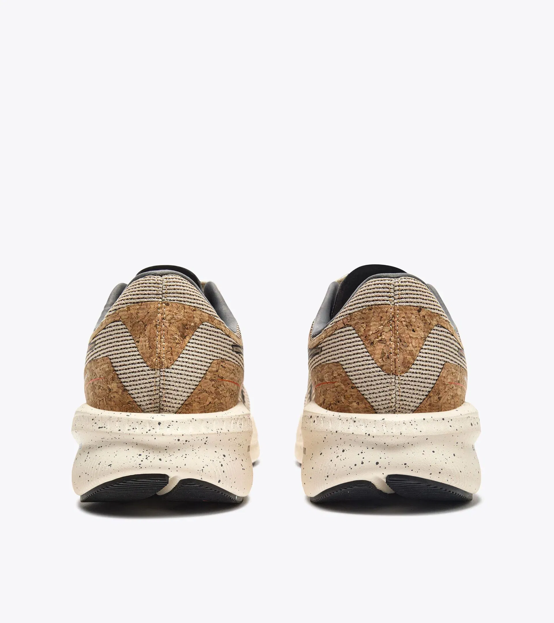 Diadora Mythos Blushield Volo 5 2030 Beige/Steel Gray