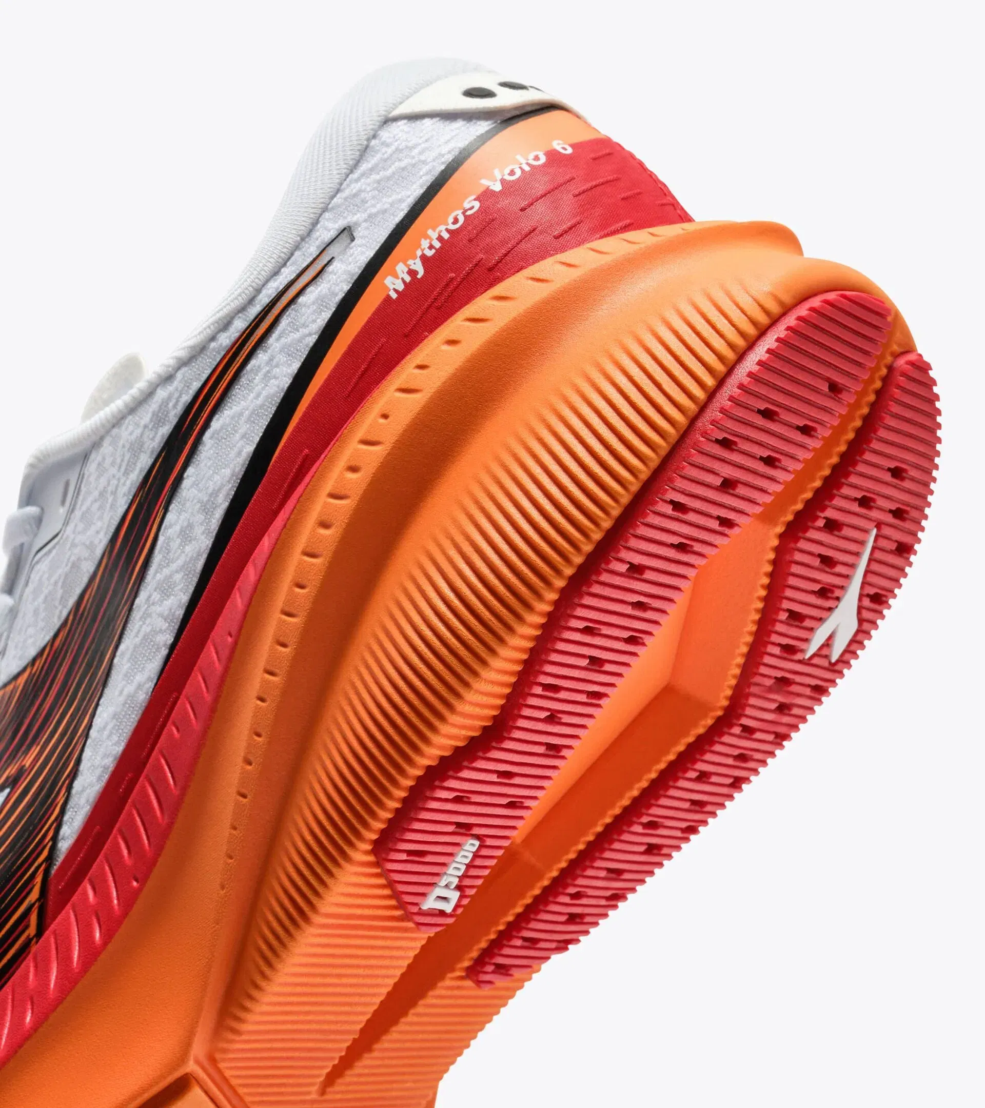Diadora Mythos Blushield Volo 6 White /Orange Peel /Fiery Red