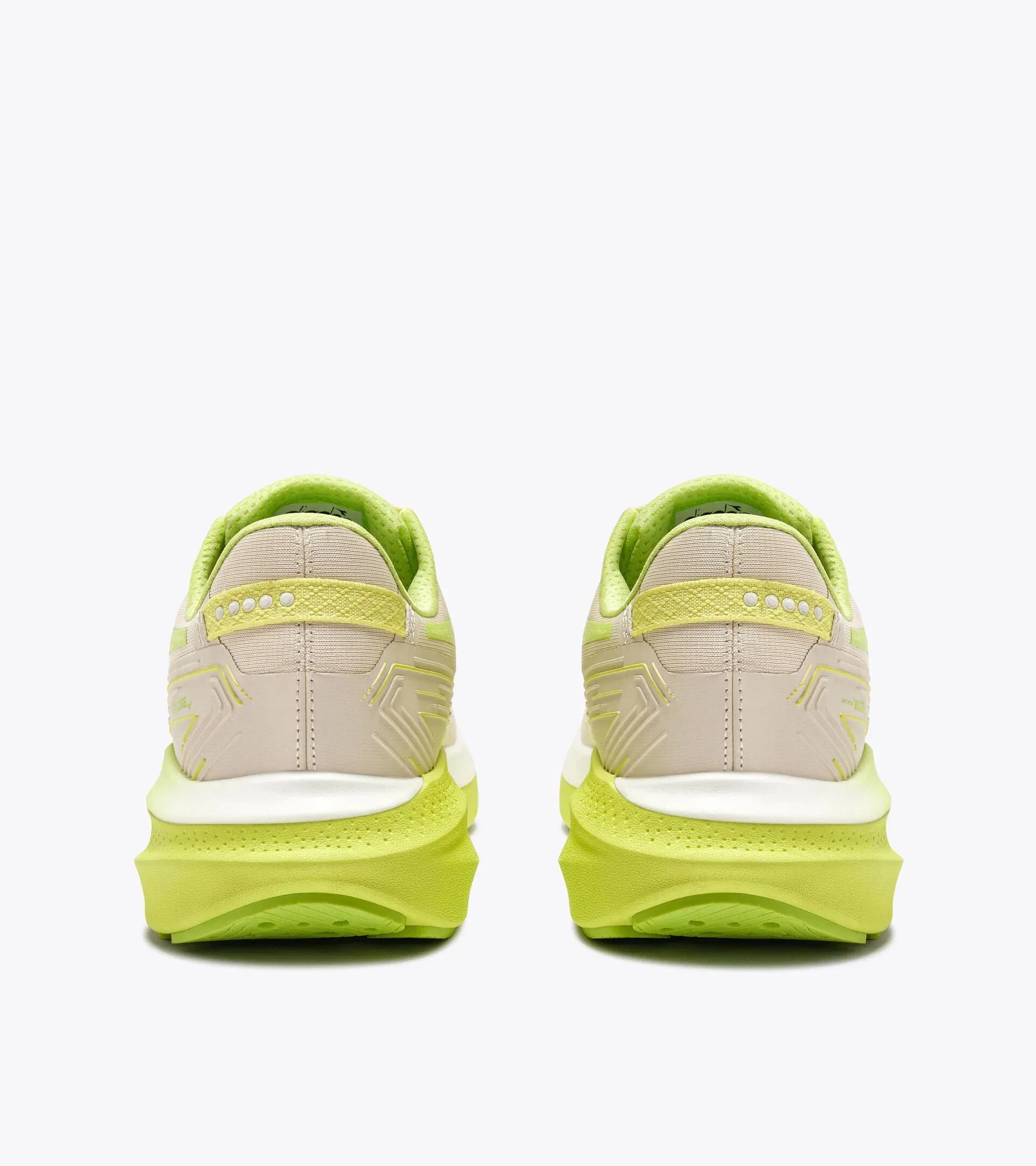 Diadora Mythos Blushield Vigore V Buttercream /Minced Quince