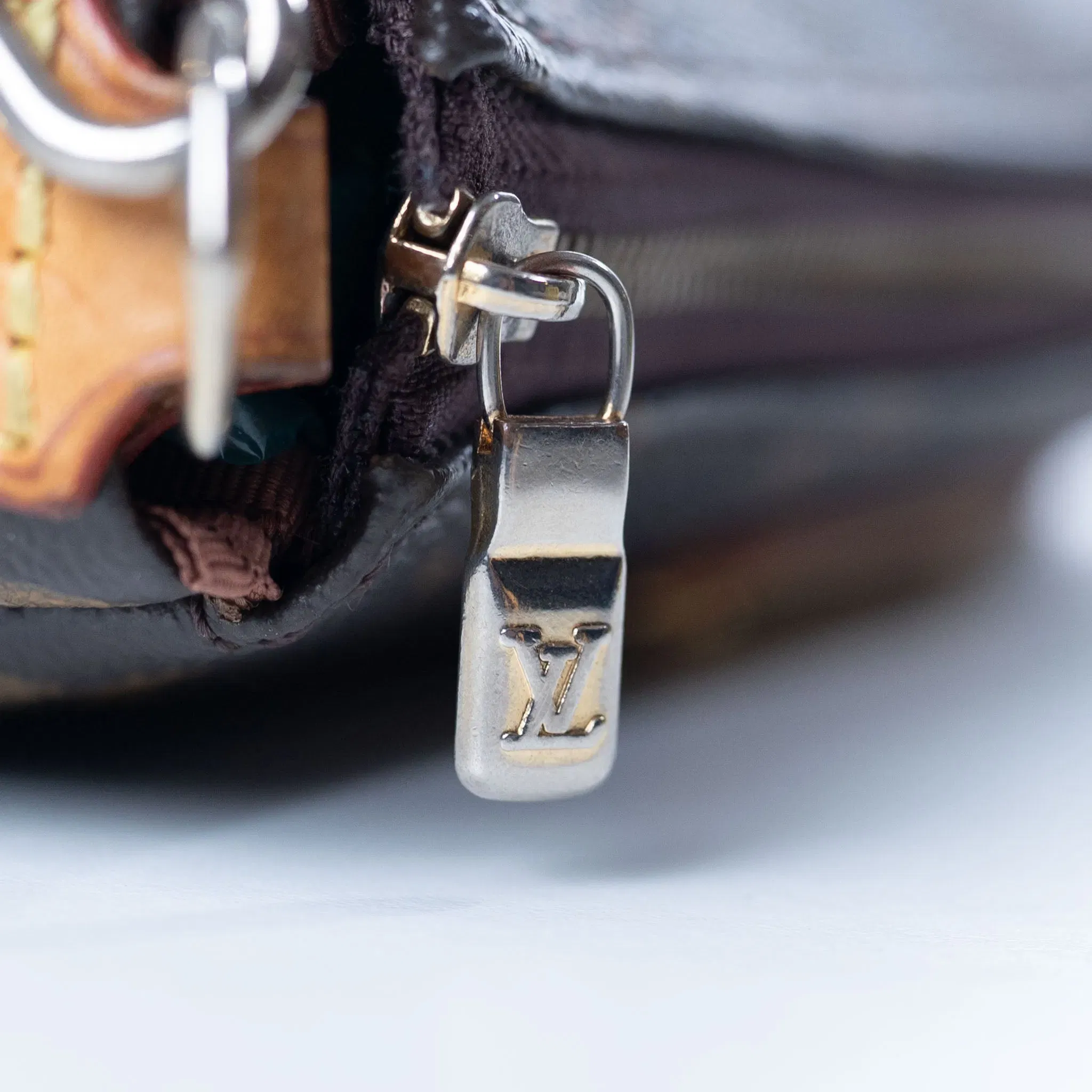 Louis Vuitton Eva Monogram Shoulder Bag (One Size)