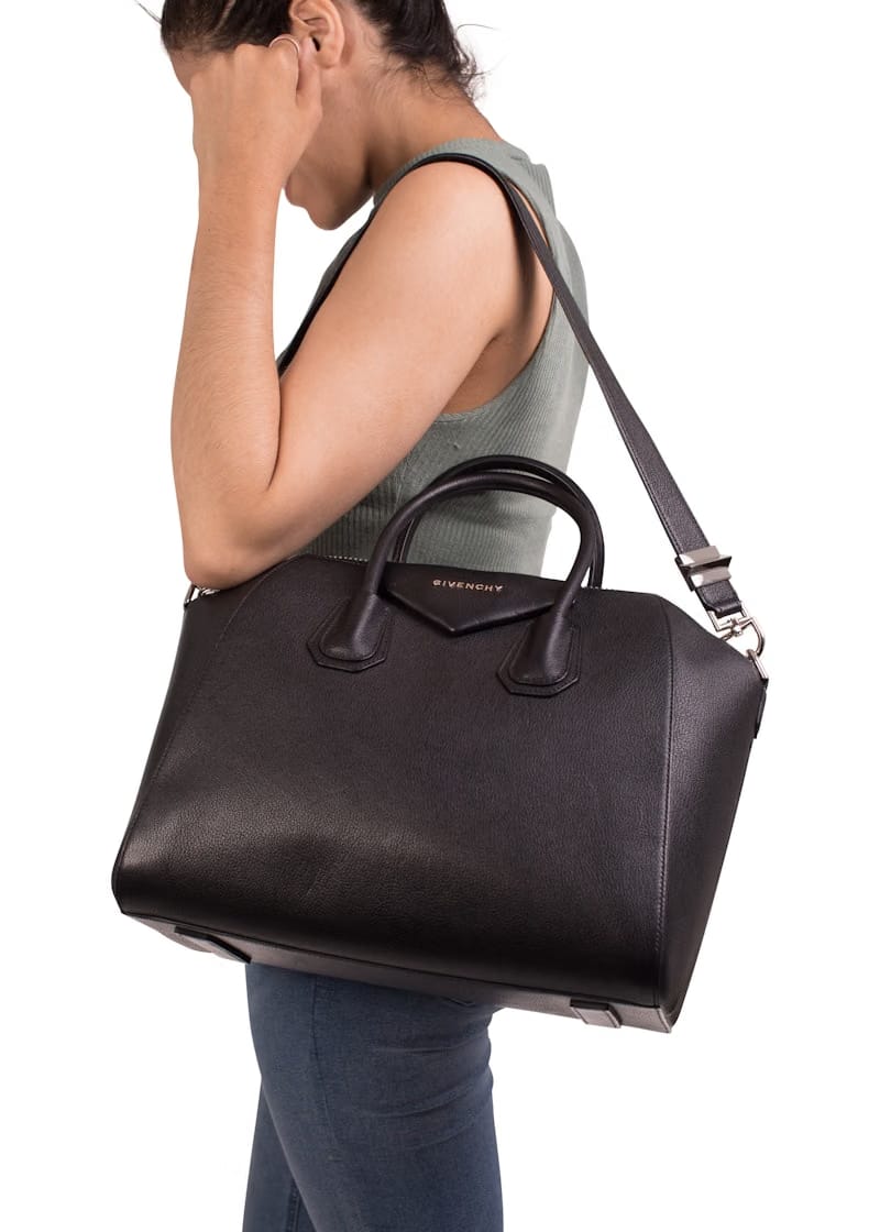 Givenchy Antigona Tote Sugar Goatskin Medium Black