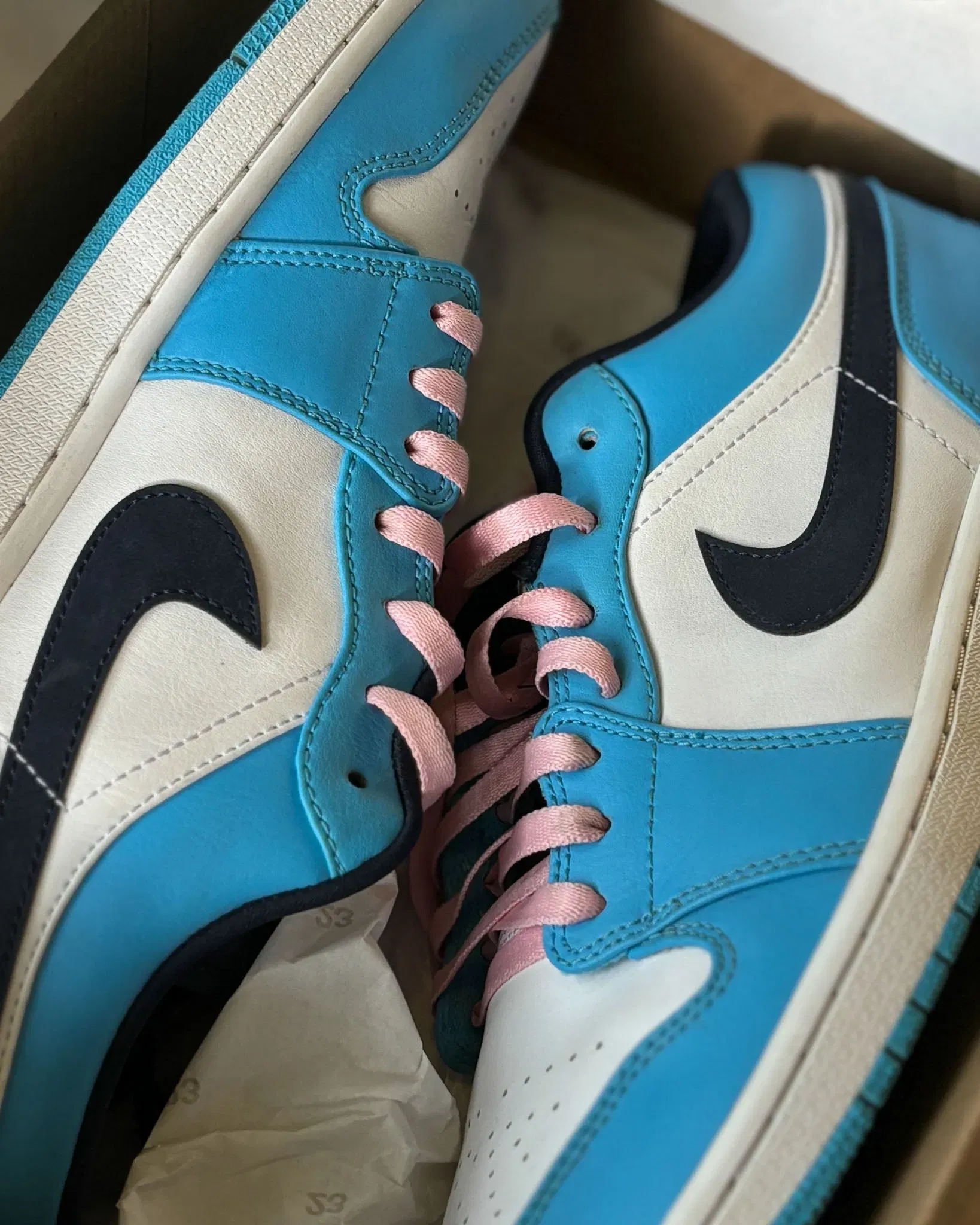 Nike Air Jordan 1 Low White / Powder Blue Obsidian (UK 10)