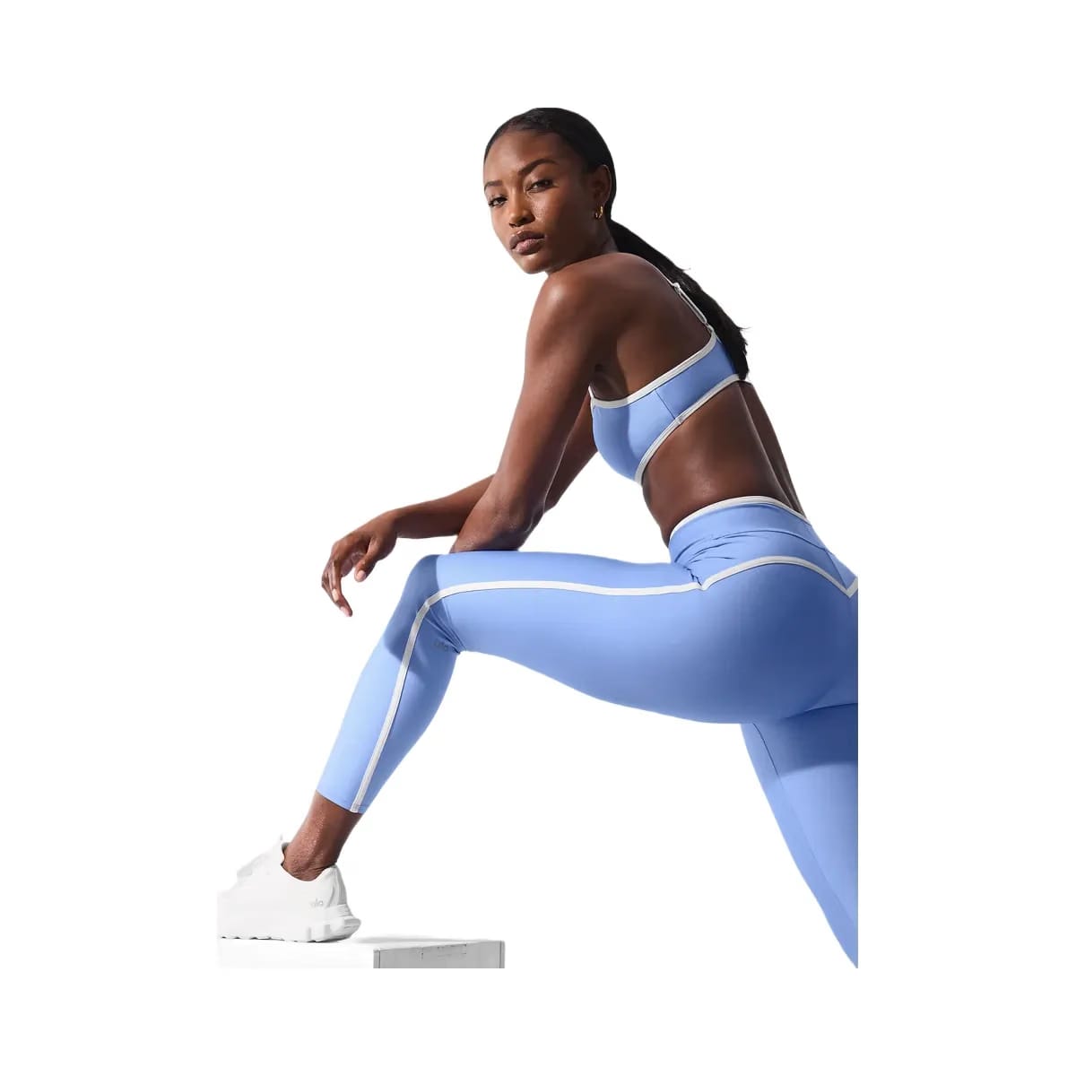 Alo Women's Airlift Charger Bra - Crystal Clear Blue/White