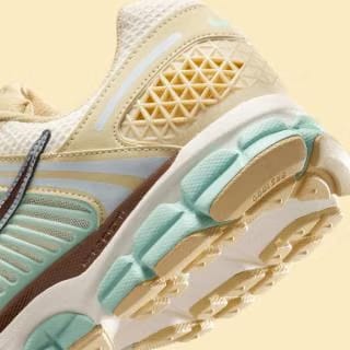 Nike Zoom Vomero 5 Team Gold Seafoam