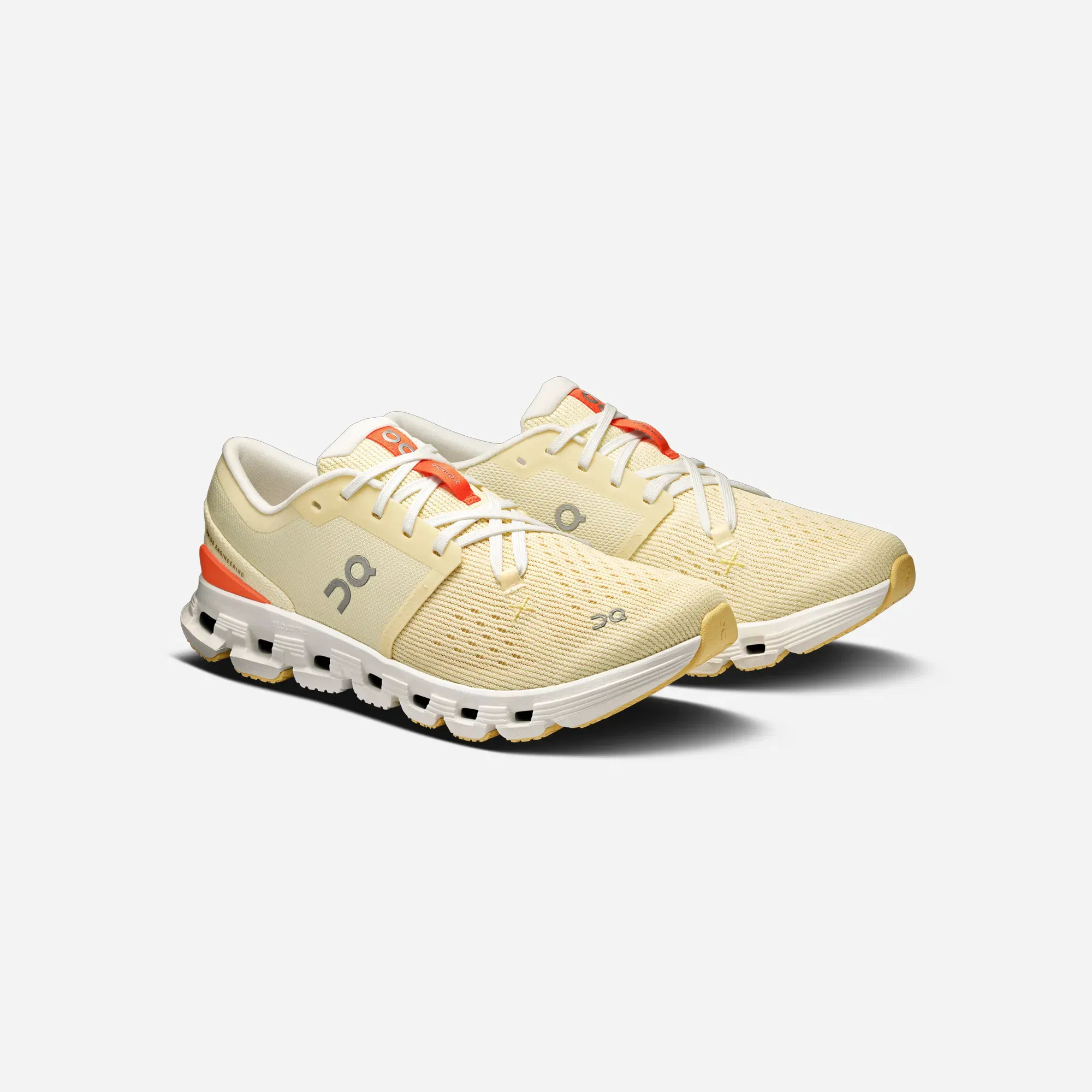 ON Running Cloud X 4 Castor Flame WMNS