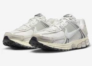 Nike Zoom Vomero 5 Royal Tint Photon Dust Womens