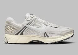 Nike Zoom Vomero 5 Royal Tint Photon Dust Womens