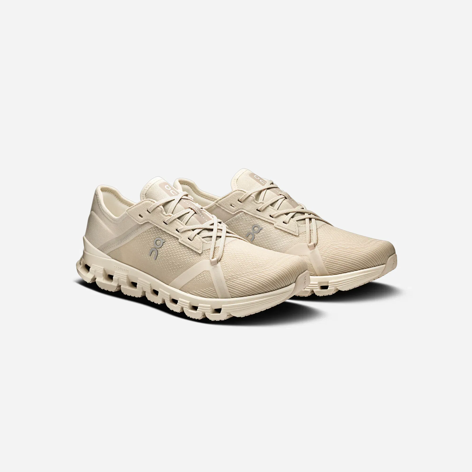 ON Running Cloud x 4 AD Pelican Ghost