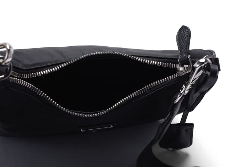 Prada Re-Edition 2005 Shoulder Bag Nylon Black