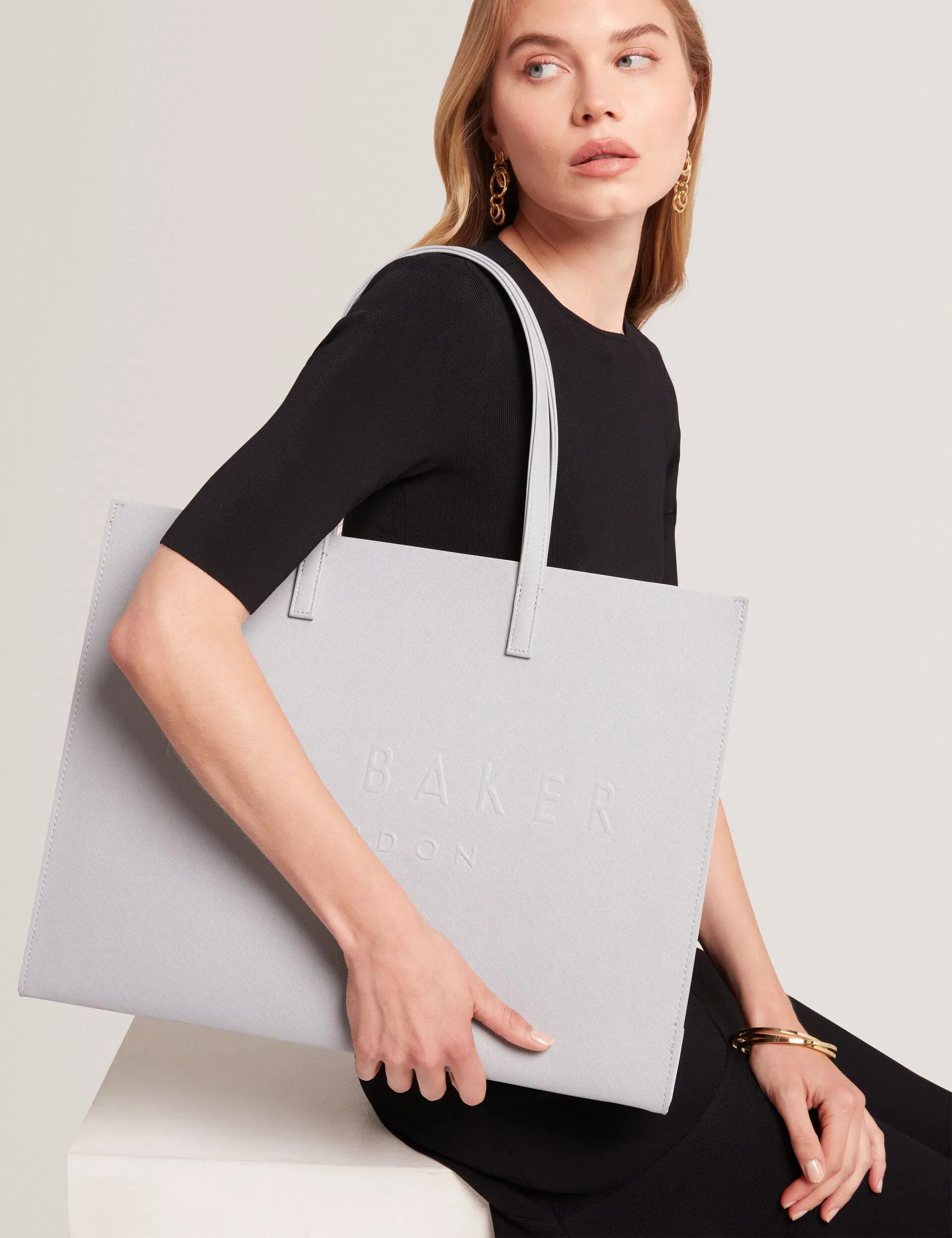 Ted Baker Sukicon Black Wide Textured Faux Leather Icon Tote Bag Light Grey Women's
