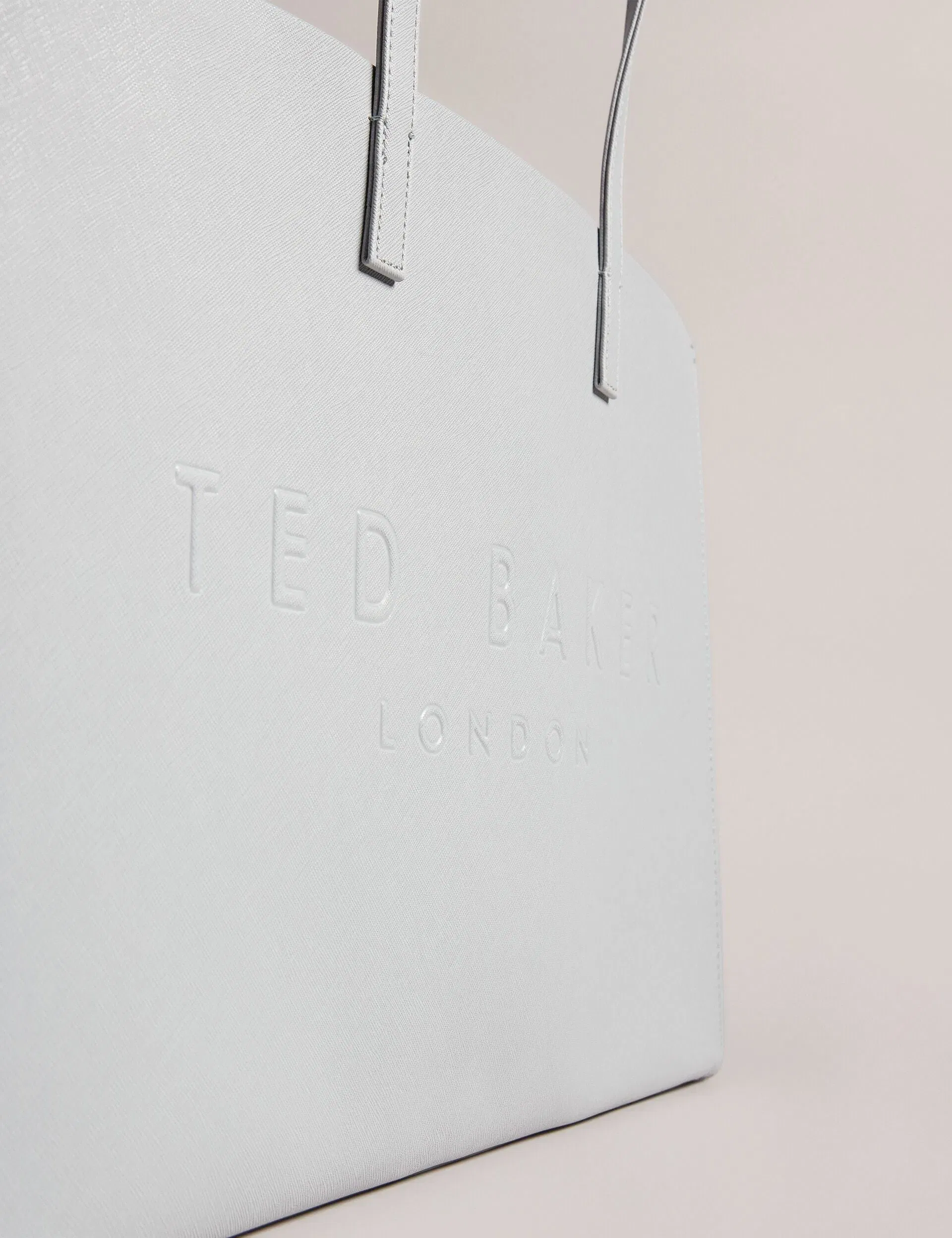 Ted Baker Sukicon Black Wide Textured Faux Leather Icon Tote Bag Light Grey Women's