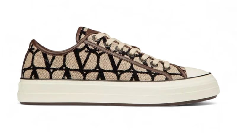 Valentino Totaloop Vlogo Low Top Sneakers Beige Black