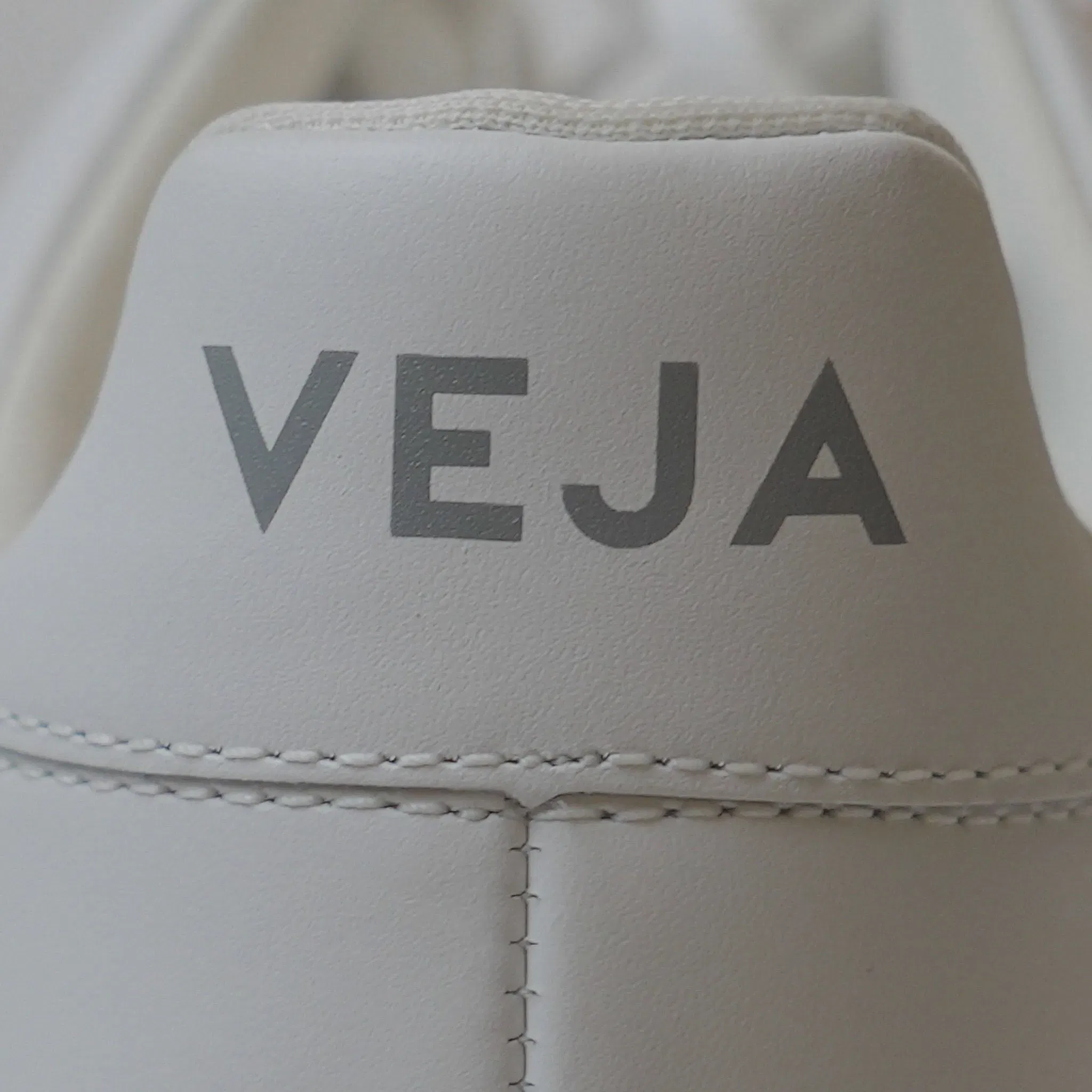 Veja V-12 Leather White Sneakers (UK 6)