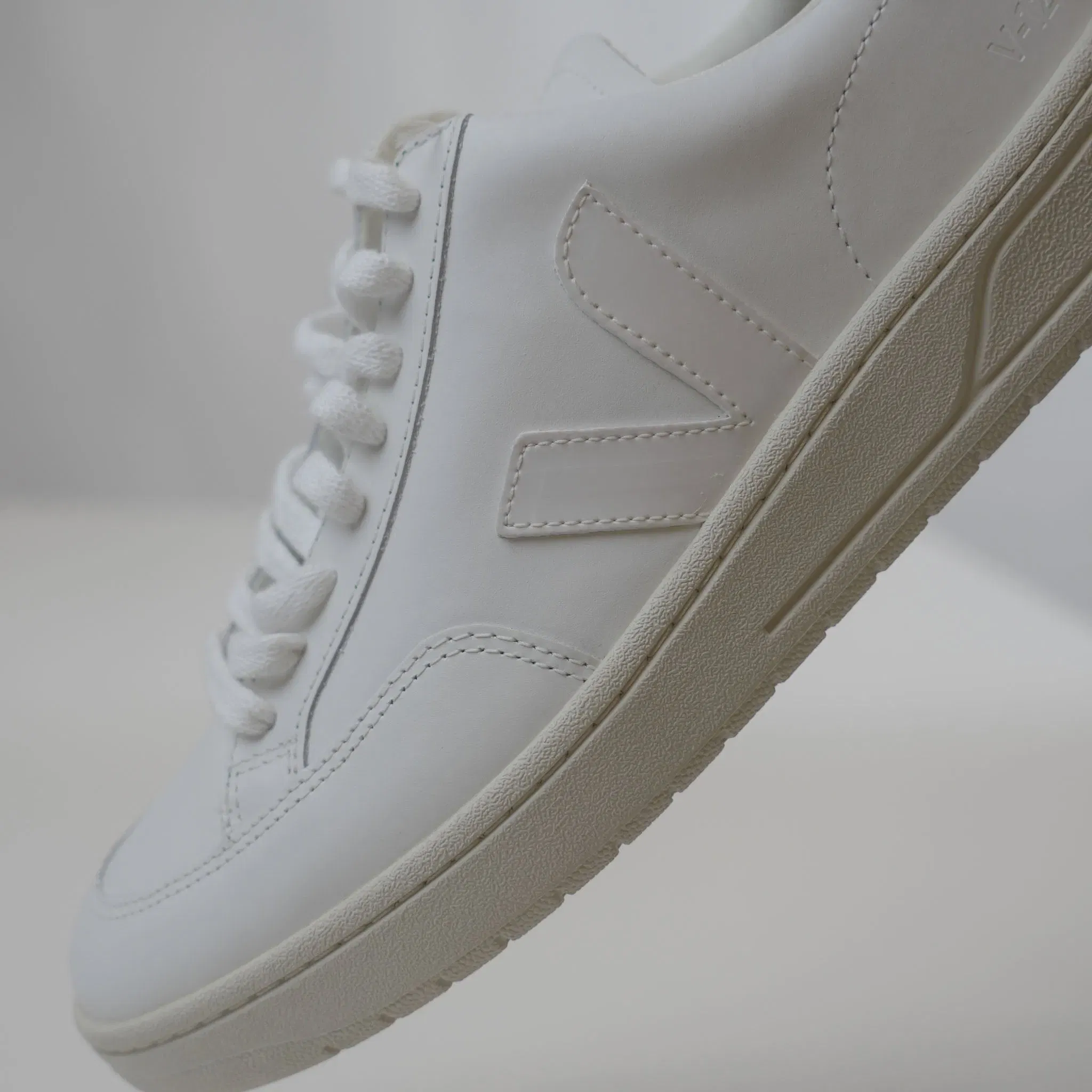 Veja V-12 Leather White Sneakers (UK 6)