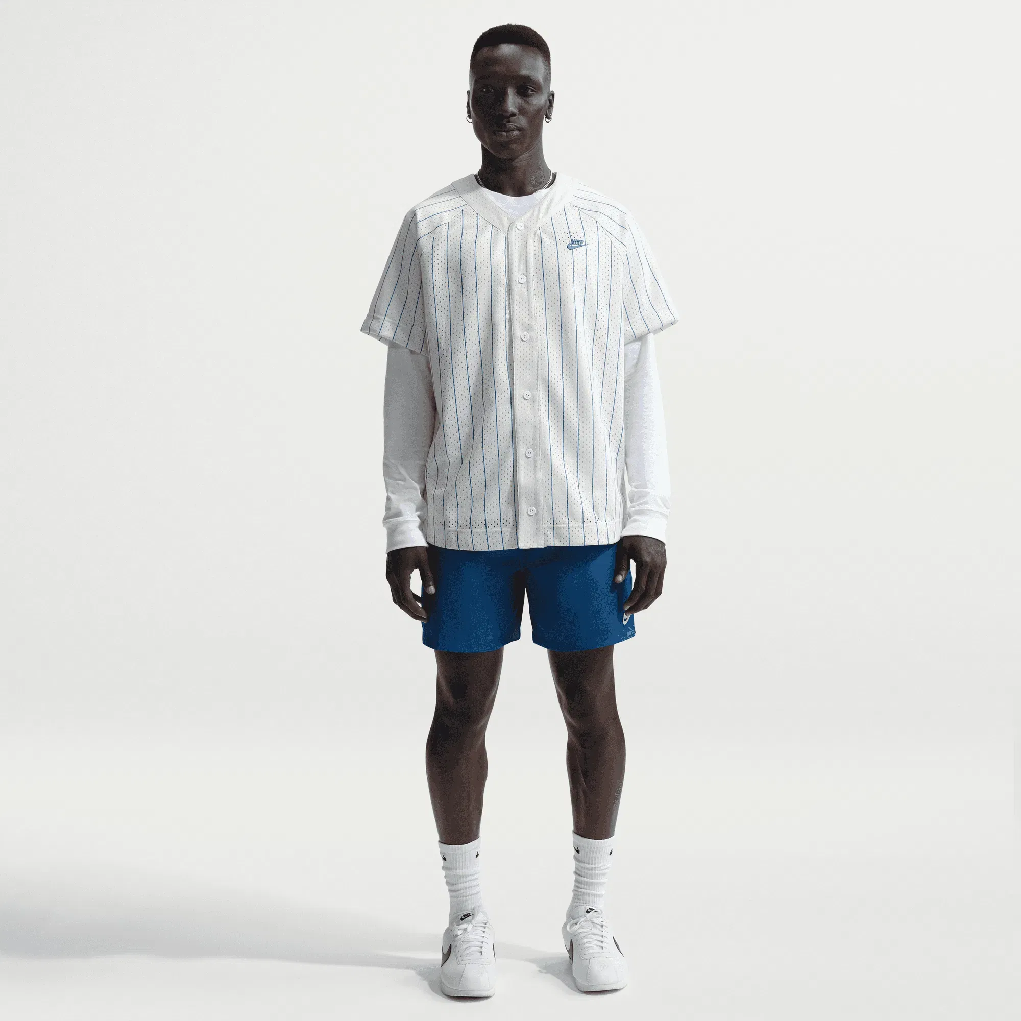 Nike SPORTWEAR CLUB { PHOTON DUST/COURT BLUE