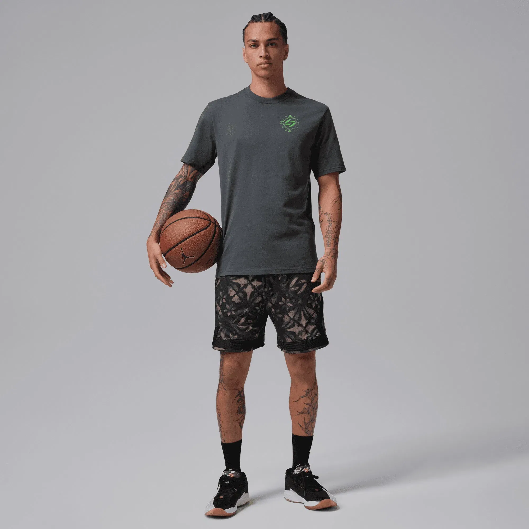 NIKE LUKA { ANTHRACITE/SCREAM GREEN
