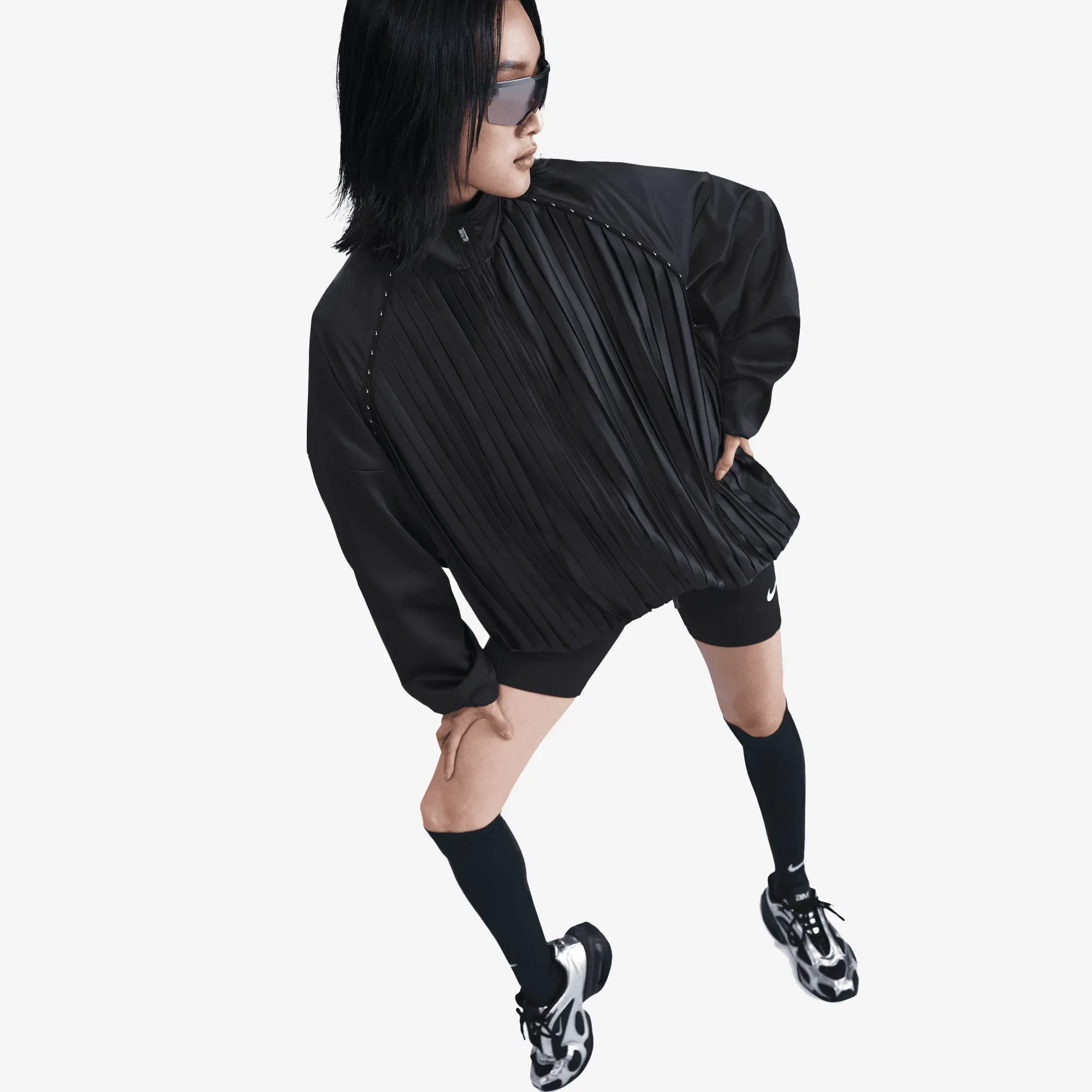NIKE PLEATED TRACK JACKET { BLACK/BLACK