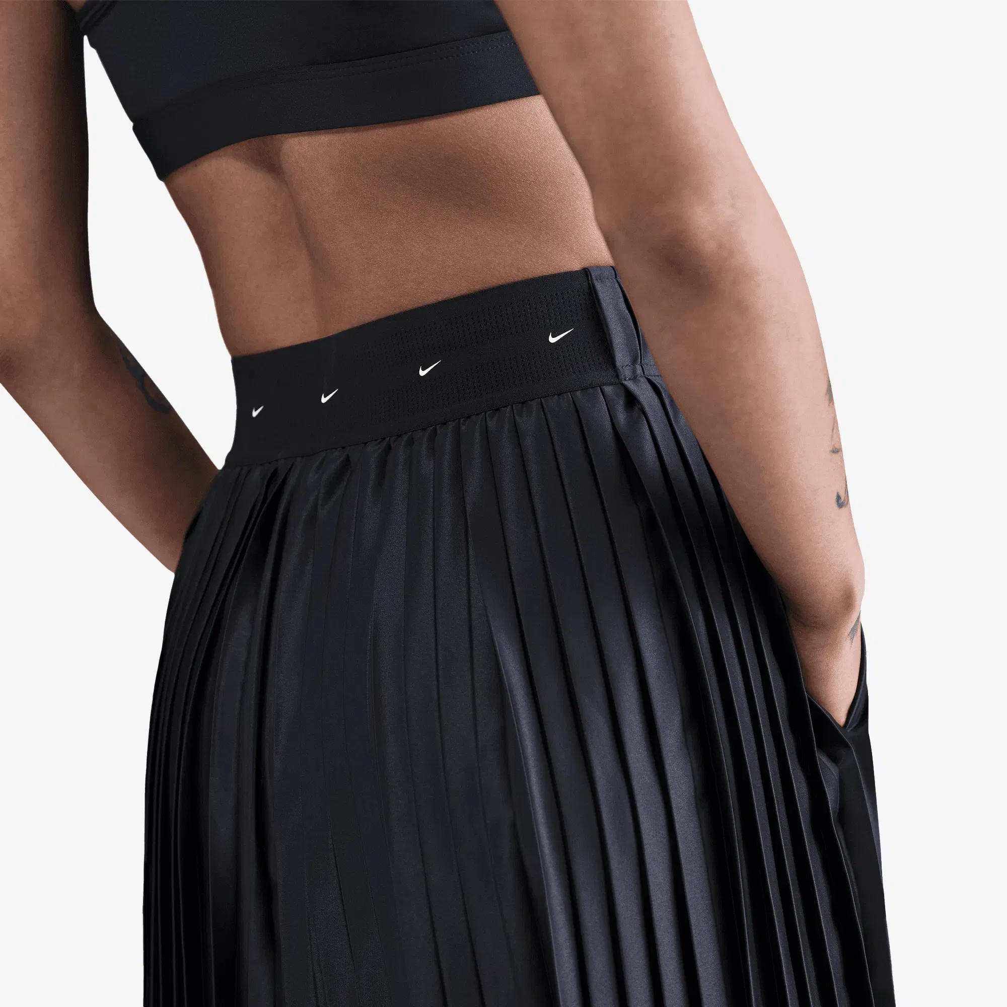 NIKE SPORTSWEAR COLLECTION { BLACK/SAIL/OFF NOIR