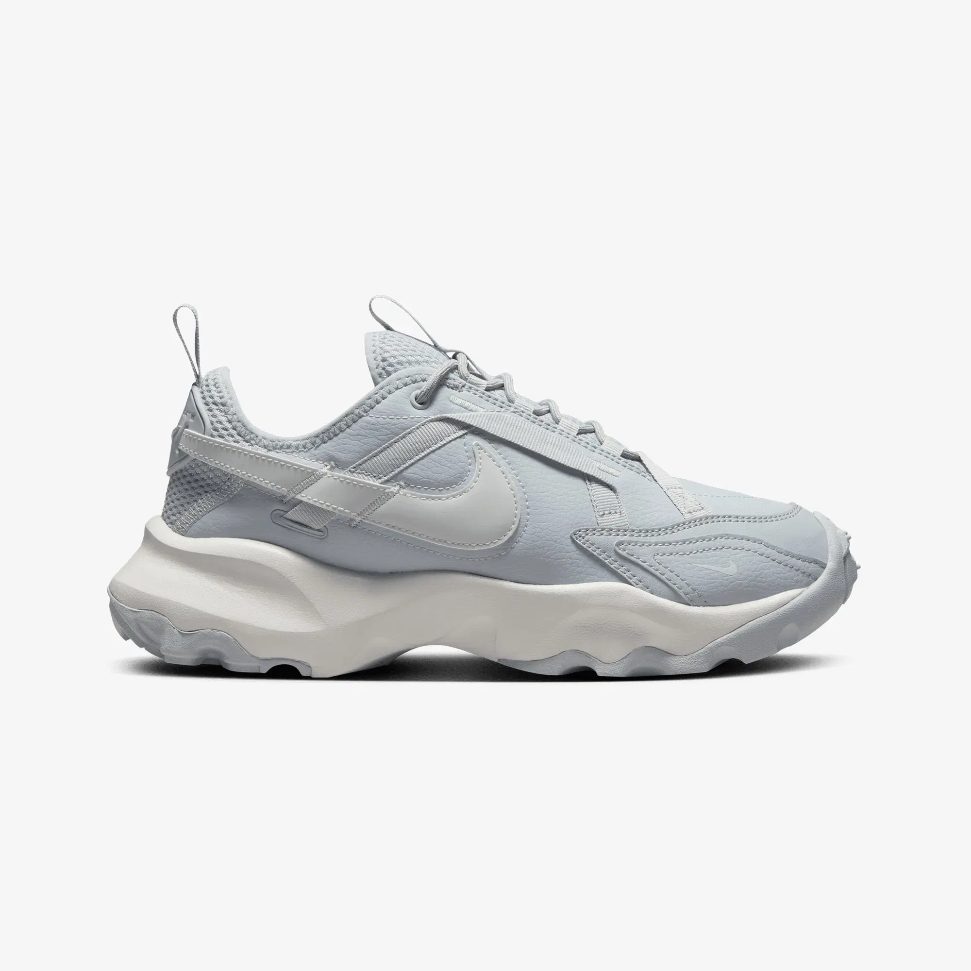 NIKE TC 7900 { WOLF GREY/MTLC PLATINUM-PHOTON DUST